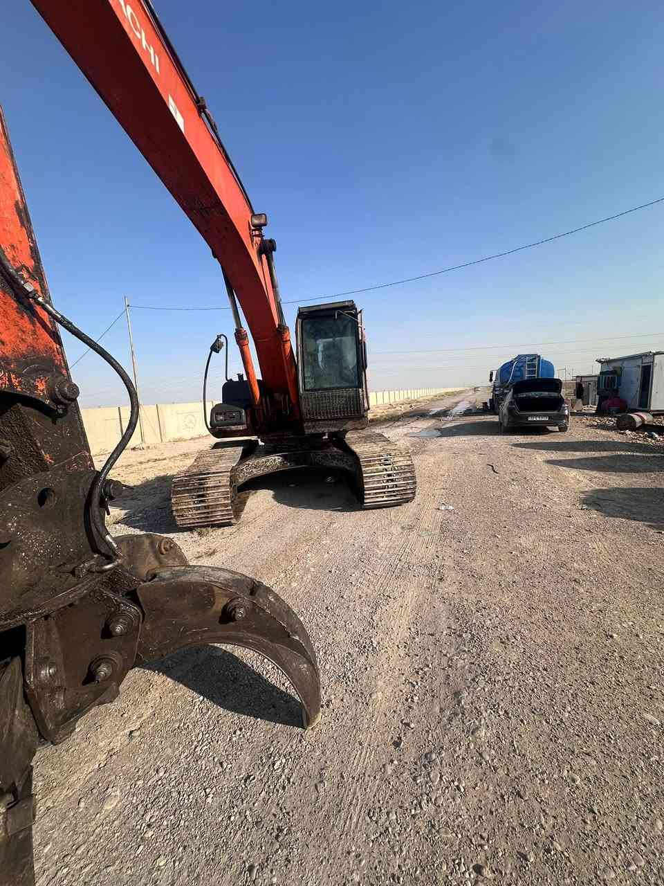 سلام عليكم من رخصه مدير الكروب كماشه حجم ٢١٠ للبيع مكينه مضخه زناجيل نضيفات اسعر دفترين او بيه مجال رقم الماني بغداد استفسار اتصر عل رقم ***********
