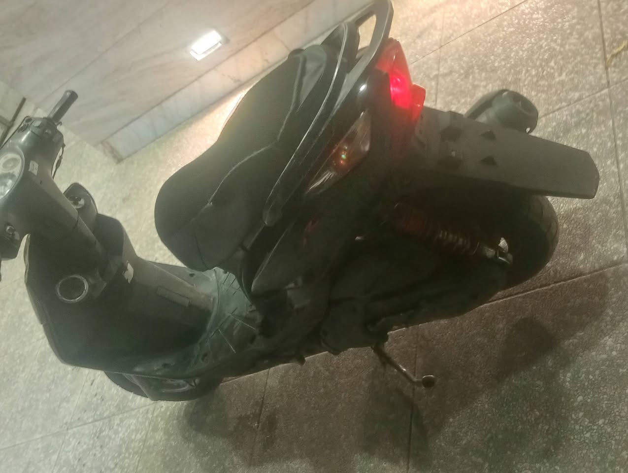 السلام عليكم دراجة ثعلب الدراجة خير من الله مكينة ناعمة ما تنسمع كلهة شغالة كيج  بانزين عداد سرعة اكلوبات بكلايت اشاير اربع نكرة سلف ابكل وكت العنوان بغداد المدينة الدراجة مكينتهة ما تنسمع شحن 🤣 والله كلهة ابلادية ملحة و ختم واحد *********** سعر الدراجة 500 و بيهة مجال لشراي
