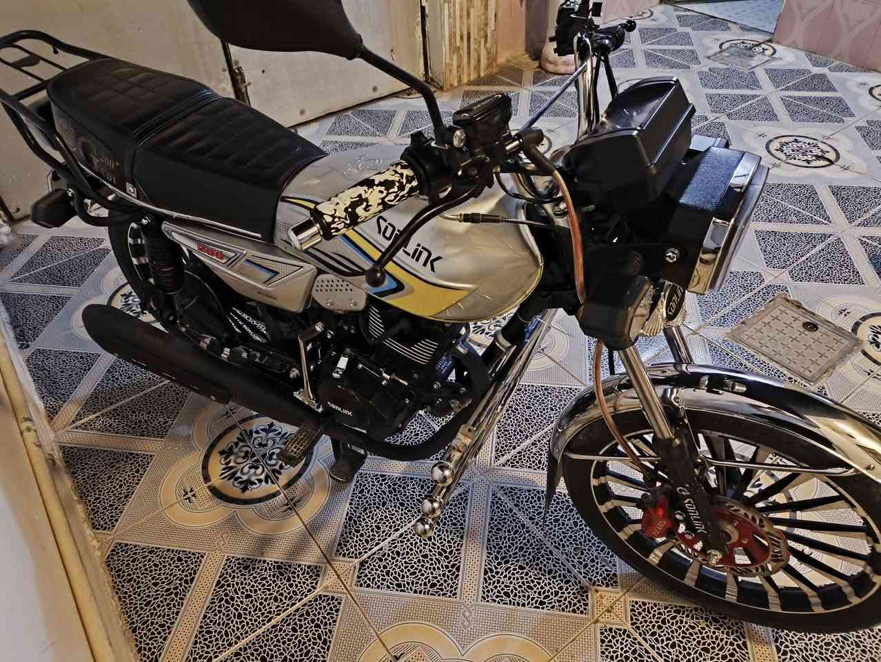 سلام عليكم ورحمه الله وبركاته درجه ايراني سولنك محرك 200  اخو زيرو نضيفه حيل كامله مكمله شغل وطلع  اتصل على هذه رقم هاتف ***********  بي واتساب سعر واحد 75 وبي مجال
