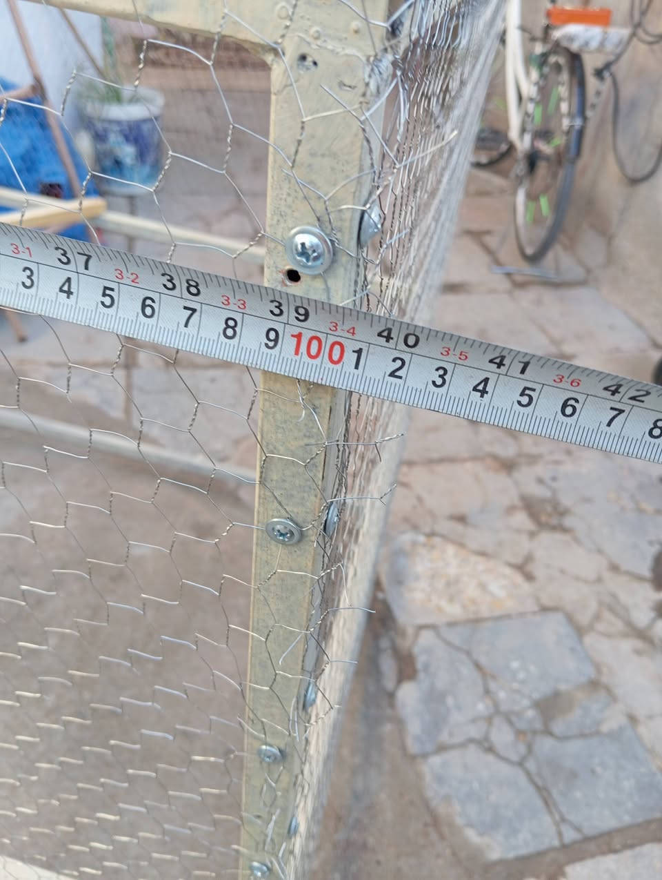 السلام عليكم قفص للبيع ارتفاع183 وعرض الواجه100وطول 104 القفص جديد مامستعمل السعر 65 وبي مجال للتواصل او الاستفسار مراسله الصفحه او الاتصال على الرقم وبي واتساب//***********// العنوان نجف قظاء المشخاب
