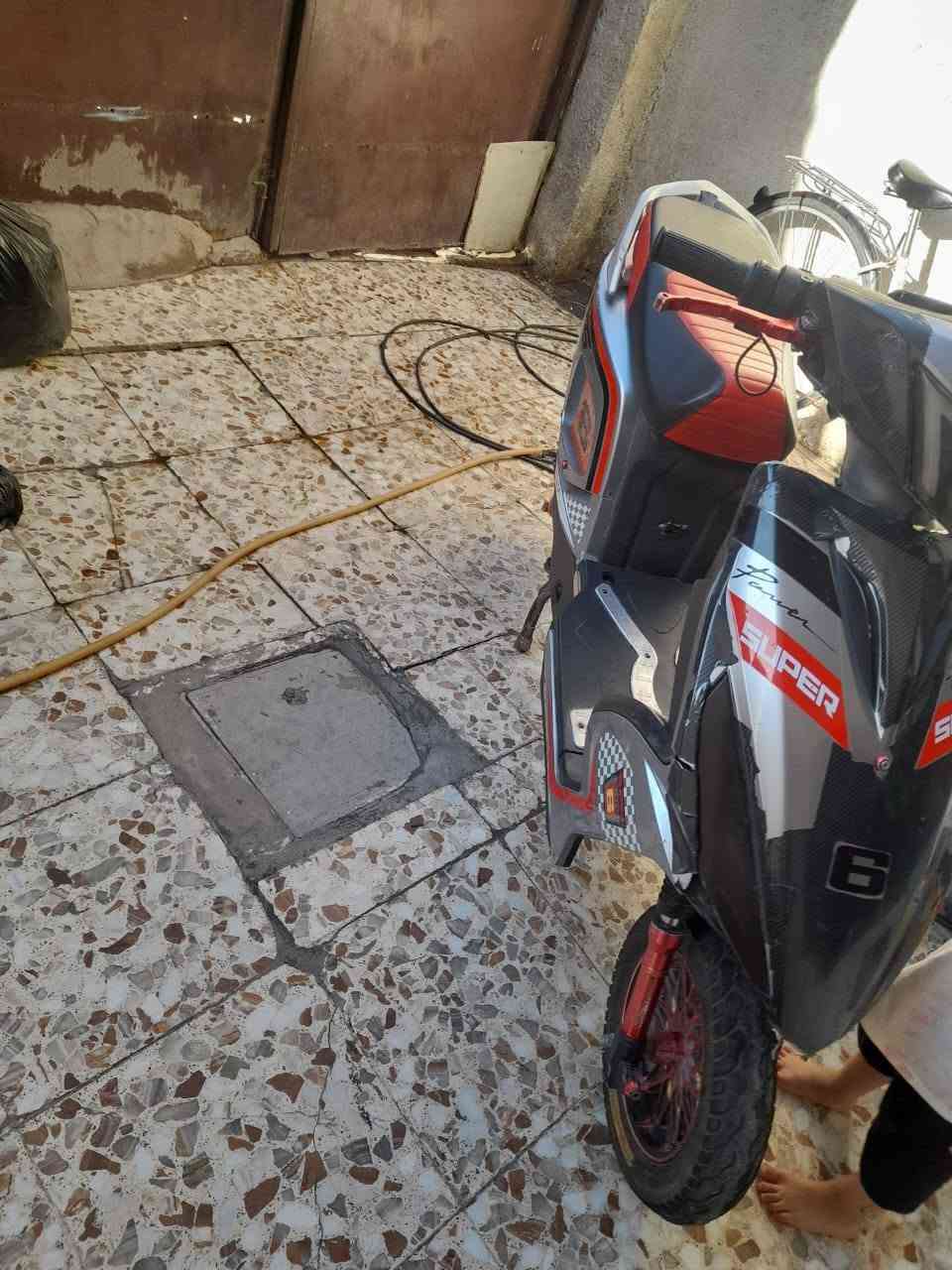 السلام عليكم للبيع دراجه شحن GTG دراجه. نضيفه بريكات كله كامل رياضي كهربائيات كله شغال بطاريات 5. الاكبار 
السعر 250 وبيه مجال للطيبين. مكاني بغداد البلديات ***********. هذا رقمي. واني بل خدمه
