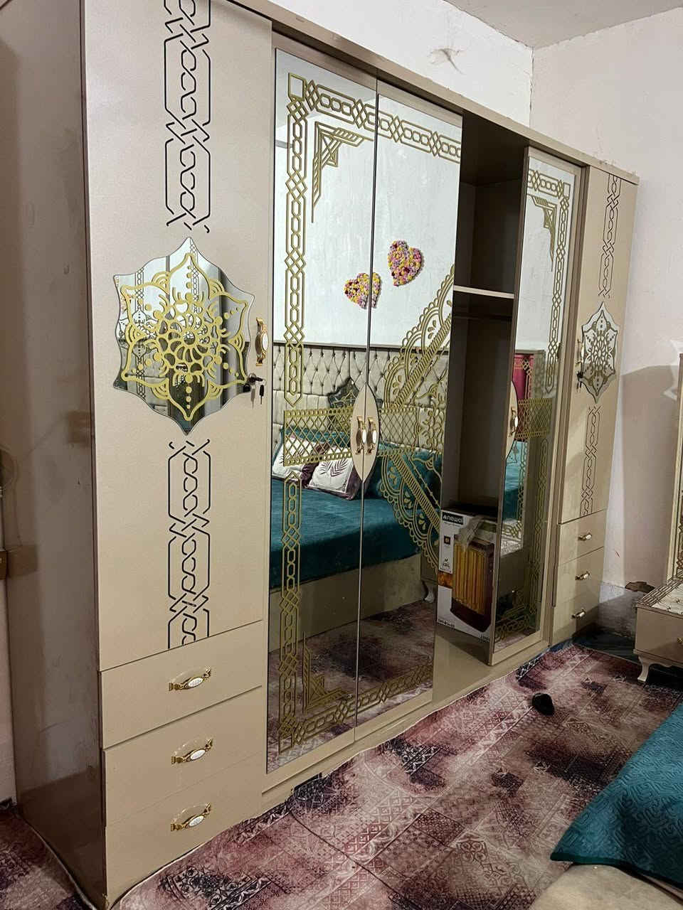 غرفه تركي نضيفه السعر 350 أو بيه مجال ***********
