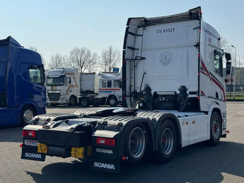 Scania R580 V8
سنة الصنع 2019
كيلومتر 712340 كم 
ناقل حركة أوتوماتيكي 
قوة المحرك 580 حصان 
نظام المحور 6x2
رتايدر كامرة حساسات ثلاجة 
كفالة عامة 
السعر 530 ورقة 
شامل نقل وكمرك


**إذا كنت صاحب هذا الإعلان وتريد حذفه لأي سبب، رجاءا أرسل رسالة إلى الدعم الفني**