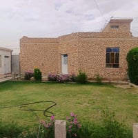 بيت للبيع مع قطعه ارض مساحته ٣٠٠٠متر سعر المتر 07825307716/١٥٠