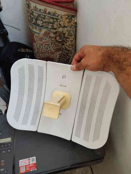 سلام عليكم 
للبيع 
طابعة 
بلي ستيشن 3 مع هارد العاب 
نانو 
راوتر 
كلهم شغالات ما عدا طابعة تحتاج صيانة
ابيع شلع 200 الف 
عنواني حكيم 
رقمي ***********
شراي يتصل
