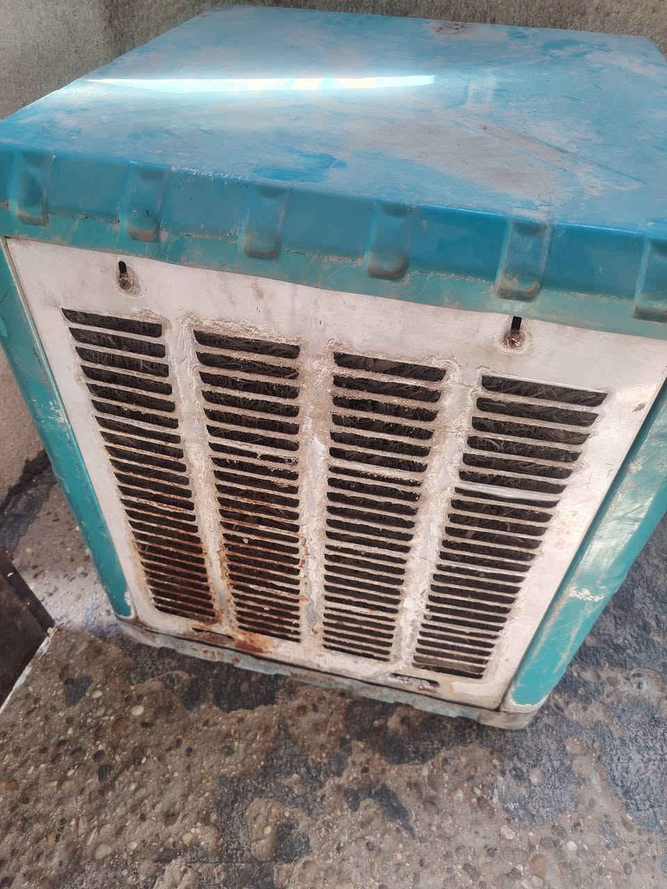 مبرده حجم كبير للبيع ب٤٠لعنوان الإعلام للاستفسار ***********
