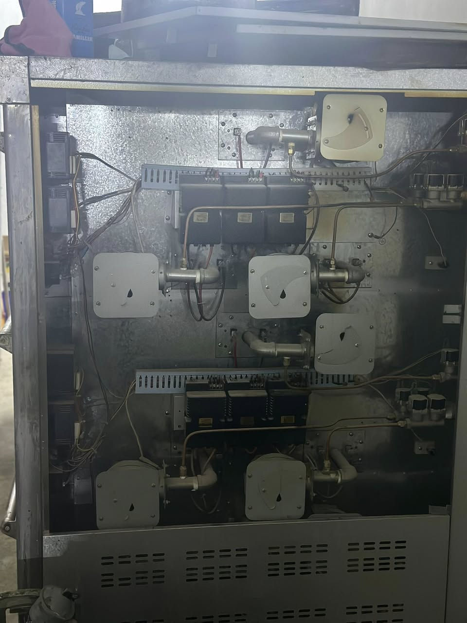 فرن كهربائي للبيع 
السعر ٢٠ ورقه 
رقم الهاتف ***********
