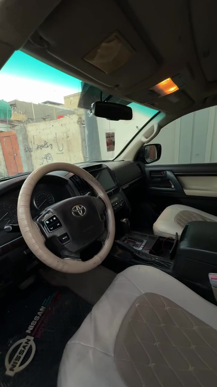 للبيع لاندكروز مديل2011 ستينيه بيه صبغ بدون حادث وبيه بارد قليل رقم شمالي بسمي تجديد سنويه جديد السعر 270 وبيه مجال عنوان البصره***********
