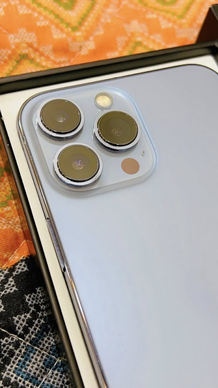 السلام عليكم
13 برو ماكس    512 ذاكرته 
بطاريته 88  وتر ممفتوح بلادي ملحقاته كارتونه نظافته 100 سعره 750 الف مكاني بغداد *********** واتس
