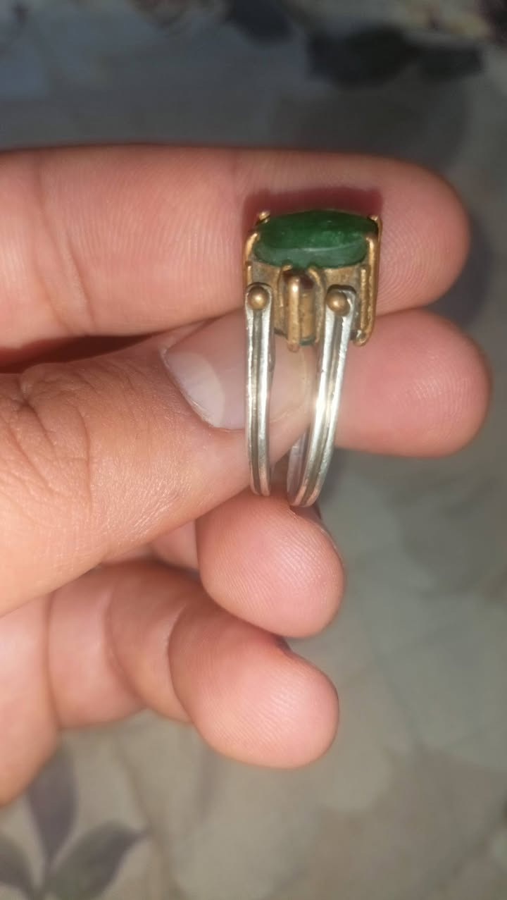 خاتم قلاب حجرتين فضه وداير نحاس
يحتوي ياقوت تركي احمر مع زمرد هندي اخضر بسعر 50 الف مع توصيل للمحافظات


**إذا كنت صاحب هذا الإعلان وتريد حذفه لأي سبب، رجاءا أرسل رسالة إلى الدعم الفني**