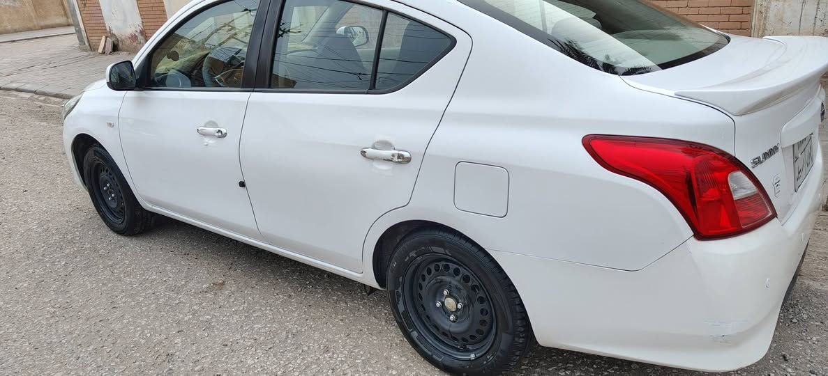 سلام عليكم
صني هندي موديل 2022 
بأسم شركه وكاله تحويل ماكو مشكله
 ماشيه 71 الف 
كير حداديه مكينه  100% شرط الفحص 
كفاله عامه من الضربه والصبغ 
مكان نجف
***********
