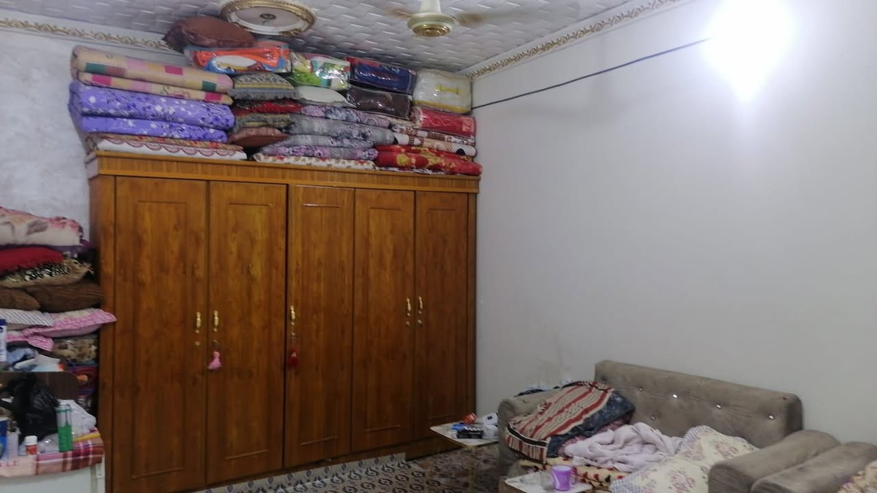 السلام عليكم بيت مساحه 260 متر بيت كامل وقطعه خلفيه وحديقه 
غرفتين وصاله ومطبخ واستقبال وصحيات 
مكانه بلناصريه منطقه السبل الثانيه قرب اسواق ابو شكريه للتواصل ***********
