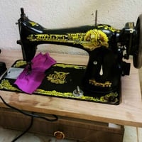 ماكينة خياطة • قديمة • تخيط كل الأقمشة