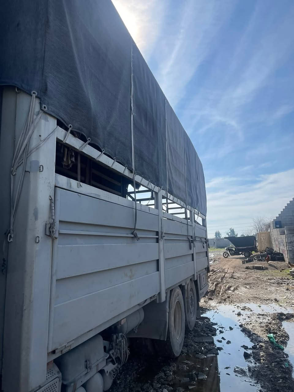 بدي حمداني طول 7.25ارتفاع 3 جوانب متحركه سعر20ورقة وبي مجال مكان سليمانية ***********
