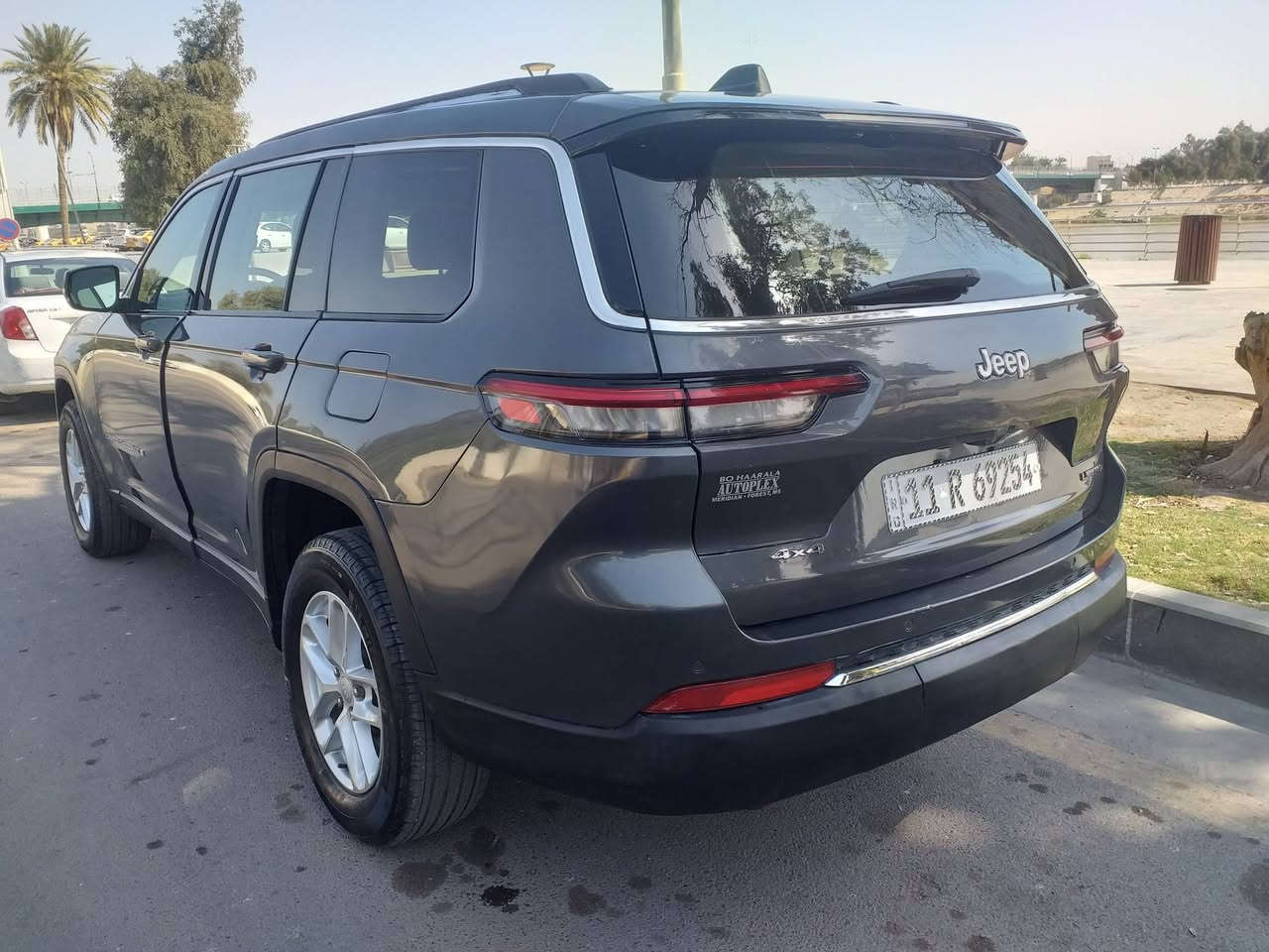 جيب 2023 L لمتد 7 راكب لمتدد فول مواصفات بانوراما
شاشه كبيره
كشنات جلد vip
تبريد 3 قطع
فور ويل
تدفئه كشنات امامي
تدفئه كشنات خلفي
تحديد مسار
رادر امامي
دخول ذكي بصمه
كامره دواره
شاشه كيجات ديجتل
شفتات بالستيرن
حساسات خلفيه 
اَتو بريك توقف ذاتي
نقطه عمياء 
اشاير بالمري 
فول تحكم استيرن
نظام ملاحه 
كار بلي 
تشغيل عن بعد
خزن ميمري للمقاعد
لد نهار 
4 انظمه قياده 
ماشيه 26 الف 
مكينه 3600
وبعد بيها هوايه مواصفات
السياره صار بيها 4 قطعه صبغ 
رقم بغداد باسمي  تحويل مباشر 

السعر 270 $ وبيها مجال بسيط 

موبايل  ***********  ابو طيبة 
مكان السياره الكاظمية
