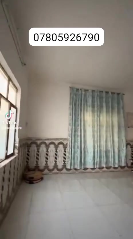 بيت للبيع زراعي مساحته 130 مترالعرض 9ونص والطول 14 متر يتكون من غرفه وهول ومطبخ وديوانية وصحيات وساحة جبيره وترك عله طول البيت ماء وكهرباء ومجاري وبيه وصل السعر 65وبيه مجال العنون ناصريه المهيديه اي ستفساراتصل أو واتساب ***********
