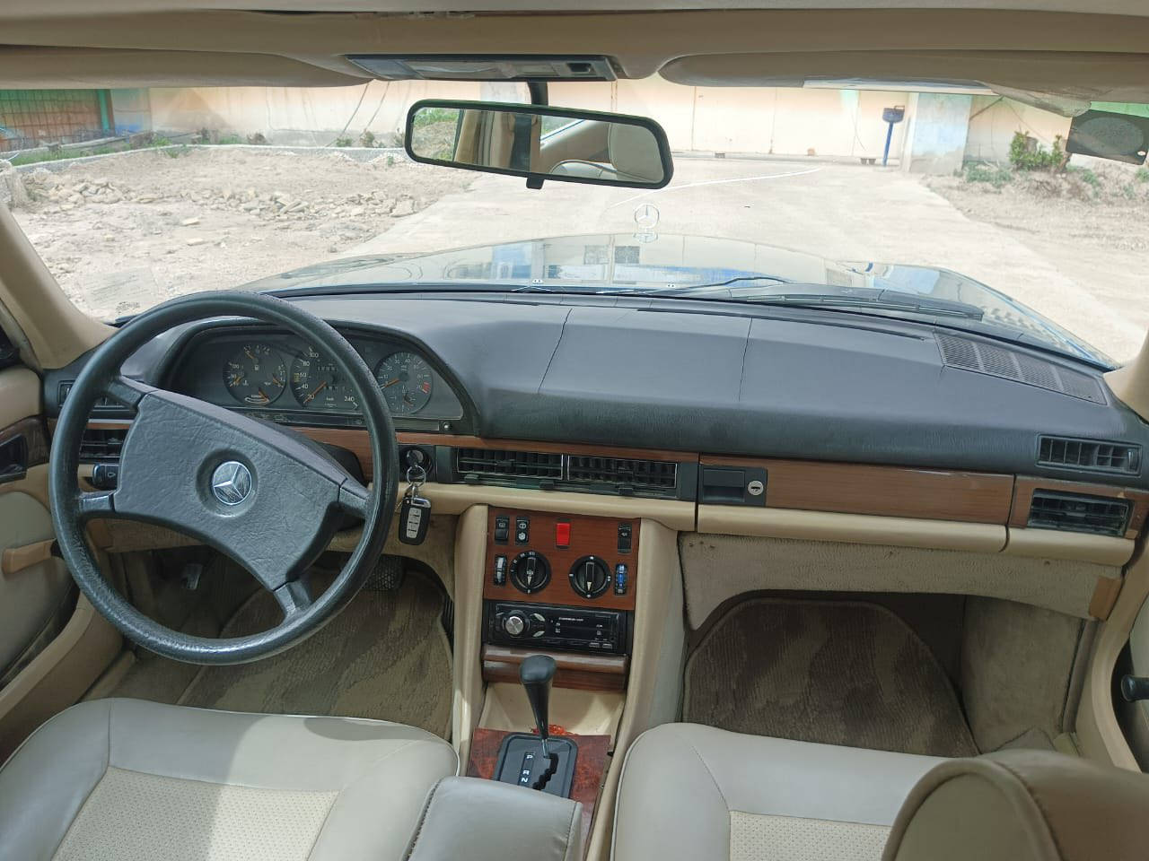 السلام عليكم مارسدس دب موديل 91 محدث  كير محرك بلادي مكفولات لا تنقيص ولا بخار صبغ عام بدون ضربة خرفة جديدة كشن كهرباء رقم  انكليزي تحويل  مباشر السعر 75وبية مجال رد المكان كربلاء ***********
