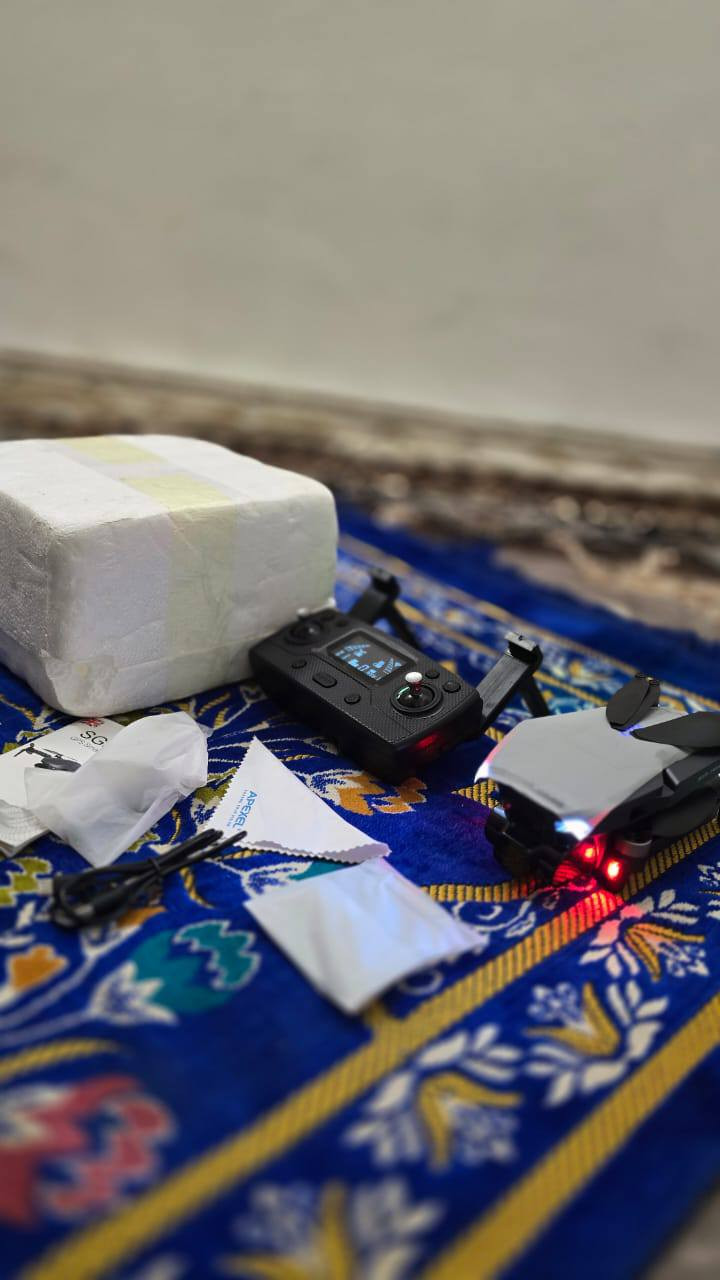 سلام عليكم شباب درون(SG907) غنيه عن تعريف مواصفاته كلش عاليه جوستك شاشه شحن تايبسي JPS رجوع ذاتي مدا 3كيلو ارتفاع 300 متر ثباتيه فول الفول 
مشكلته فقط ذراع تبديل لان طخت عندي بلحايط مشتريه 200 انطي سعر بما يرضي الله وبلعافيه عليك للعلم بطاريه وحده وريش اضافيه ودرنفيسه وبوكس


**إذا كنت صاحب هذا الإعلان وتريد حذفه لأي سبب، رجاءا أرسل رسالة إلى الدعم الفني**