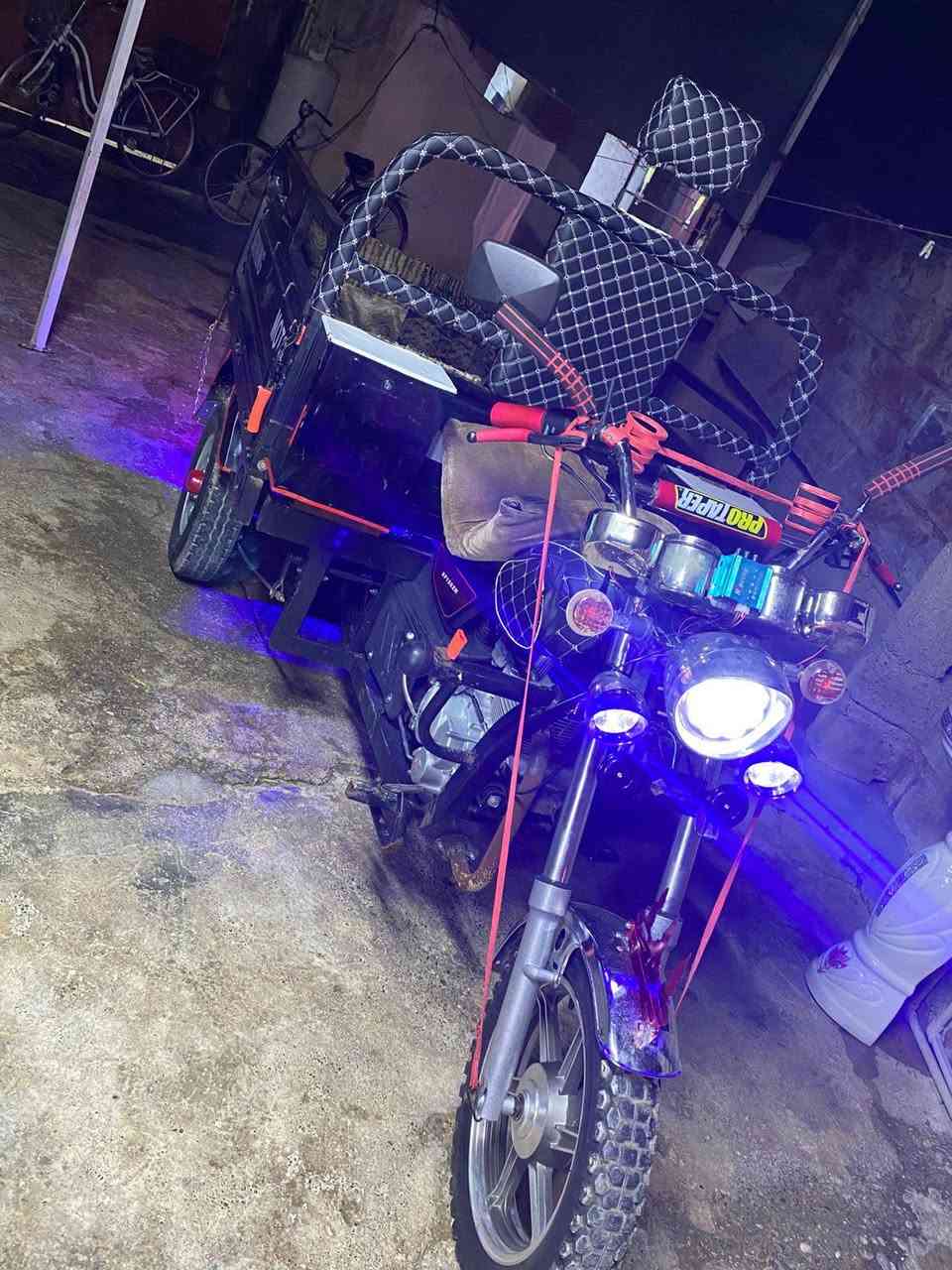 السلام عليكم هاي الستوته للبيع
شاخوان فحل عالي قلاب موديل2020 بلادي 
محرك 2020 بلادي بيها بليته ومنفيس 
ستوته مناقصها اي شي رگبه محرك شاصي شرط
ستوته انطيها كلها بلادي كهربائيات كلها شغاله 
تخم تايرات جوبلس ستوته انطيها كفاله عامه قطرت صبق 
مابيها شراي تصل مو شراي اعبر المنشور ***********
