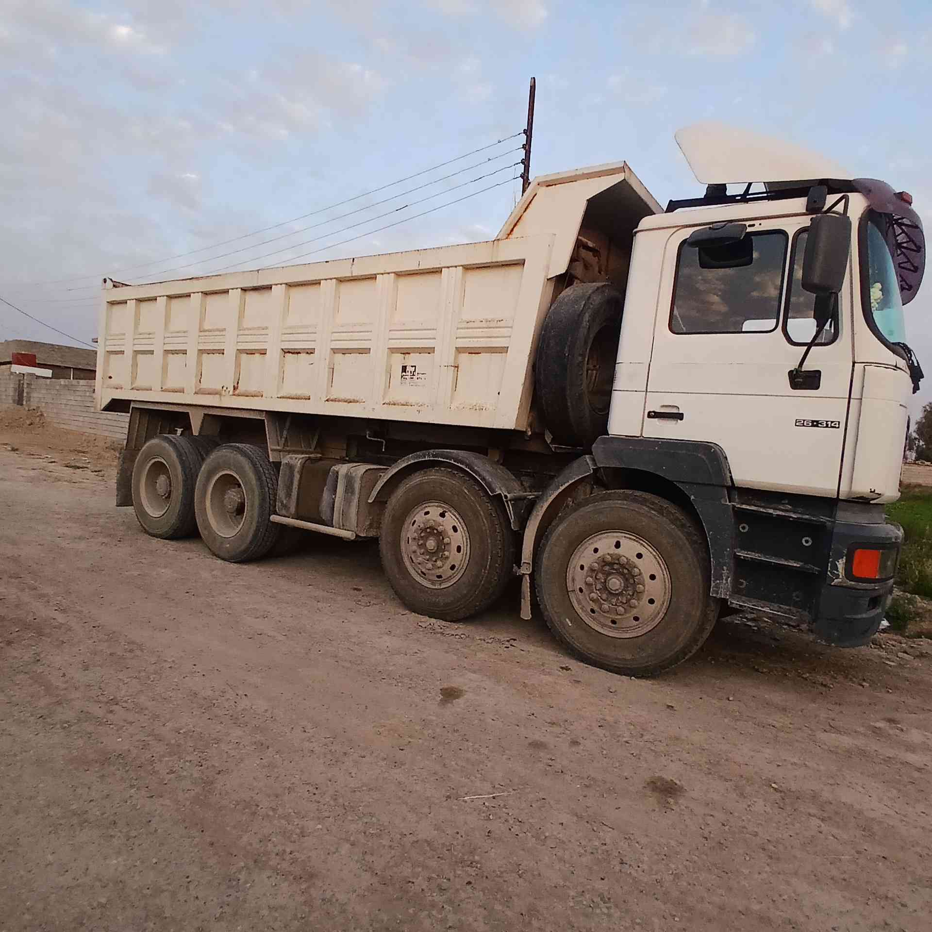 السلام علیکم البيع مان صقر عكرب مديل 2001 رقم الهاتف ***********
