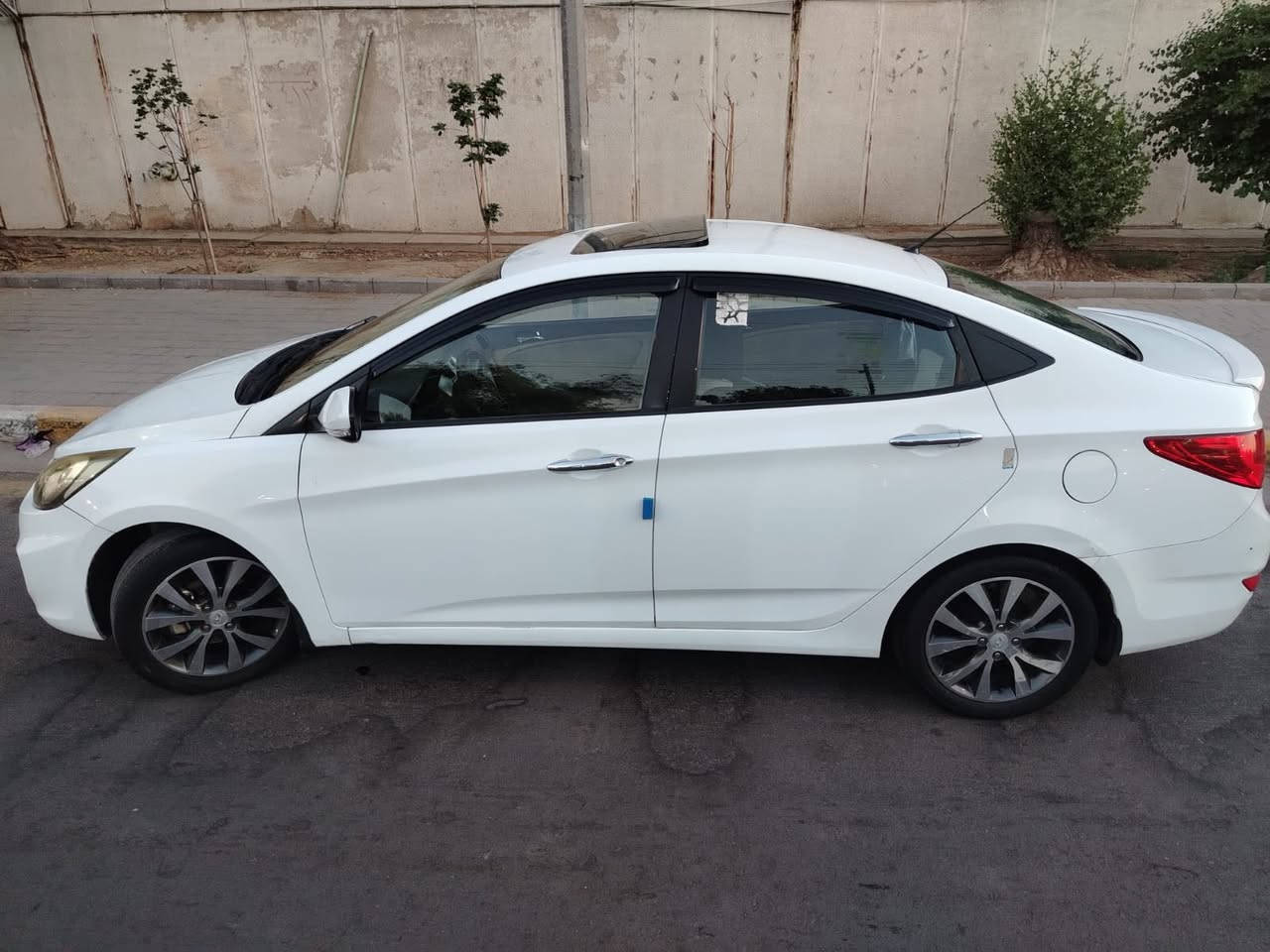 سلام عليكم
اكسنت 2015 خليجي 
فول موصفات من عده البصمه 
-ماشيه 74 km حقيقي 
-اشاير بلمري 
-4ديسك 
-فتحه سقف 
-تحكمات ستيرن 
-5ويل كب
-محرك 1600v
-كير مكينه مكفولات 
-سياره بيه بس قطعه صبغ بنيد 
-سياره رقم بغداد  انكليزي بسمنه 
-مكاني بغداد الكاظميه 
-السعر 109 وبيه  مجال بسيط حك جيه 

‭***********‬
