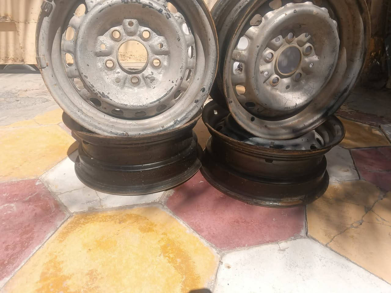 ويلات أرنب نضيفات عوزهن بس صبغه لسعر ٢٠٠مكانهن دوانيه ***********
