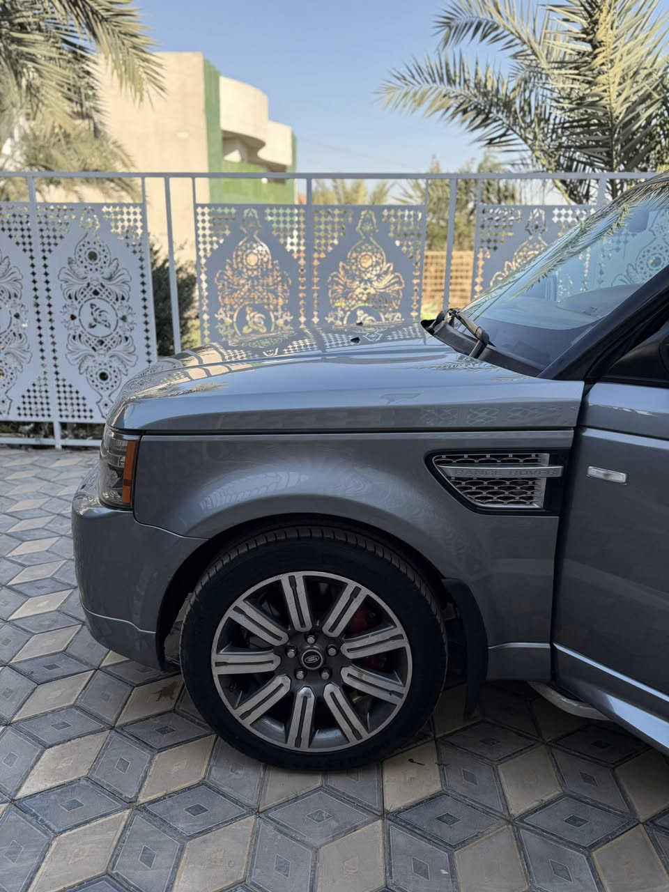 السلام عليكم
رانج روفر موديل 2013 اوتوبايكرافي اصل خليجيه + رقم بغداد مميز  
بدون  قطرة صبغ لا تعديل لا بارد لا طخه 
جاهزة من كلشي صدر حداديه تخم تايرات جديد اي نقص ما بيها 
اربع بيبان بصمه وصندوق شفط 
خمس كامرات 360 درجة 
محرك V8 سوبر  
السعر 168 وبيها مجال 
مكانها بغداد 
للأستفسار ***********
