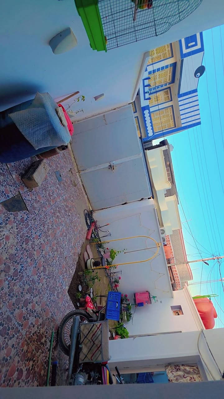 للبيع ركن البيت 200متر يتكون من
3 غرف نوم استقبال كبير مع 3حمامات صحيات مع حديقه وطارمه كبيره موقع البيت جمعيه شارع سامر نوري قرب الحسينيه الاستفسار ***********
