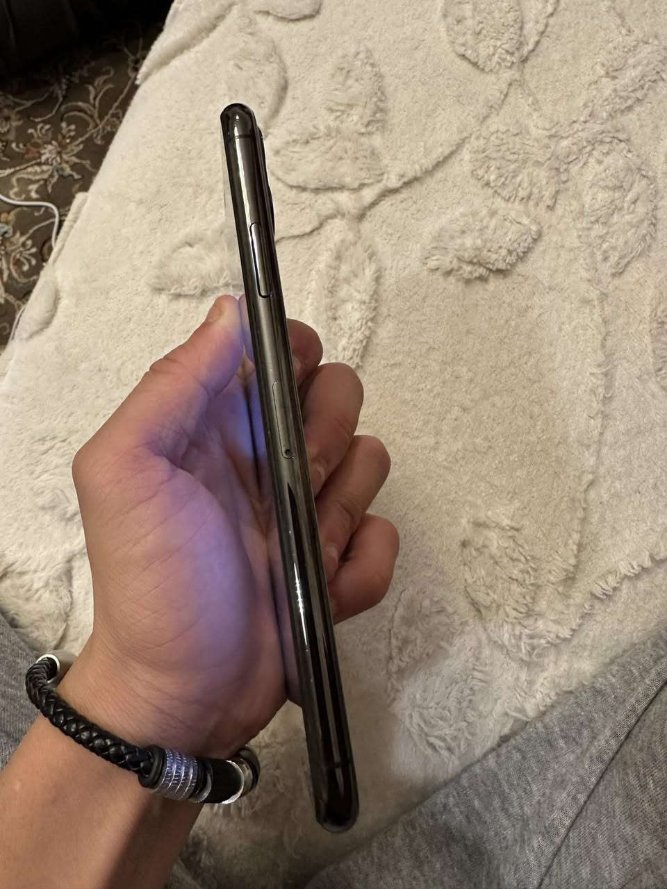 سلام عليكم للبيع أيفون ١١ برو ماكس ذاكره ٢٥٦ و بطاريه ٨٥% مبدله ماستر اصليه وكاله مال ماستر و راجع وتر بروف يعني ما مفتوح بلادي راجع 
الجهاز أي خلل مايي كلشي شغال وانطيك بي ضمان اسبوعين بدون ملحقات و سعره 330 ألف و بي مجال للطيبين مكاني ببغداد العامريه و هذا رقمي بي واتساب فقط *********** هذا
