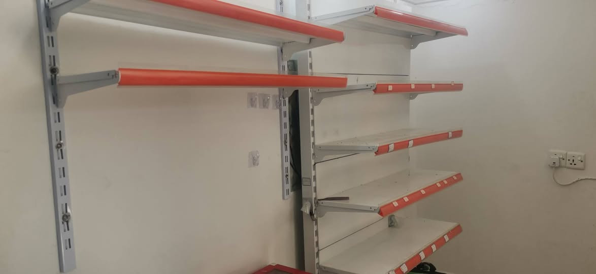 ​📦 أغراض محل شبه جديدة للبيع في الموصل (حي المصارف) 📦
الأغراض بحالة ممتازة جداً واستخدام خفيف (4 أشهر فقط):
🔹 4 عارضات أوكور تركي أصلي (فيها ضمان 8 أشهر).
🔹 رفوف جانبية 4 متر (26 رف).
🔹 جام خانة قطعتين (2.5 × 2.50 متر).
🔹 كاونتر ألمنيوم + ميز مكتب (1 متر).
​📞 للتواصل المباشر: ***********
