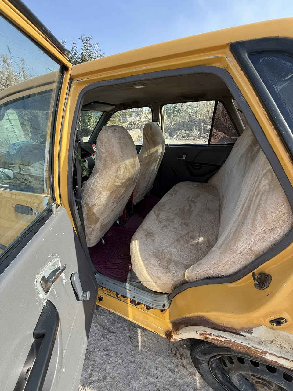 السلام عليكم سياره سايبه للبيع موديل ٢٠١٣ 
سياره كير ومكينه وشواصي مكفولات عل شرط 
كهربائيات باتري تخم تاير سياره مسويله أدامه كامله برغي مابيه نقص سياره صالي سبوع من داورته بسمي رقم إنكليزي ميسان 
سياره خير من الله اي نقص مابيه عل شرط غير بس الخيسات بيه ترتبهن فقط مكاني الديوانيه الدغاره السعر ٢٦$ وبيه مجال سياره يسمي رقم إنكليزي
***********
