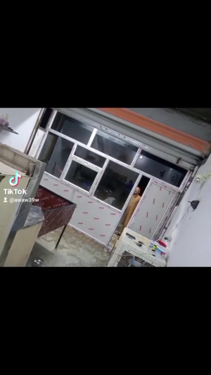 سلام وعليكم فرن للبيع
مكاني بيجي كامل مناقصو شي 
رقم ***********
