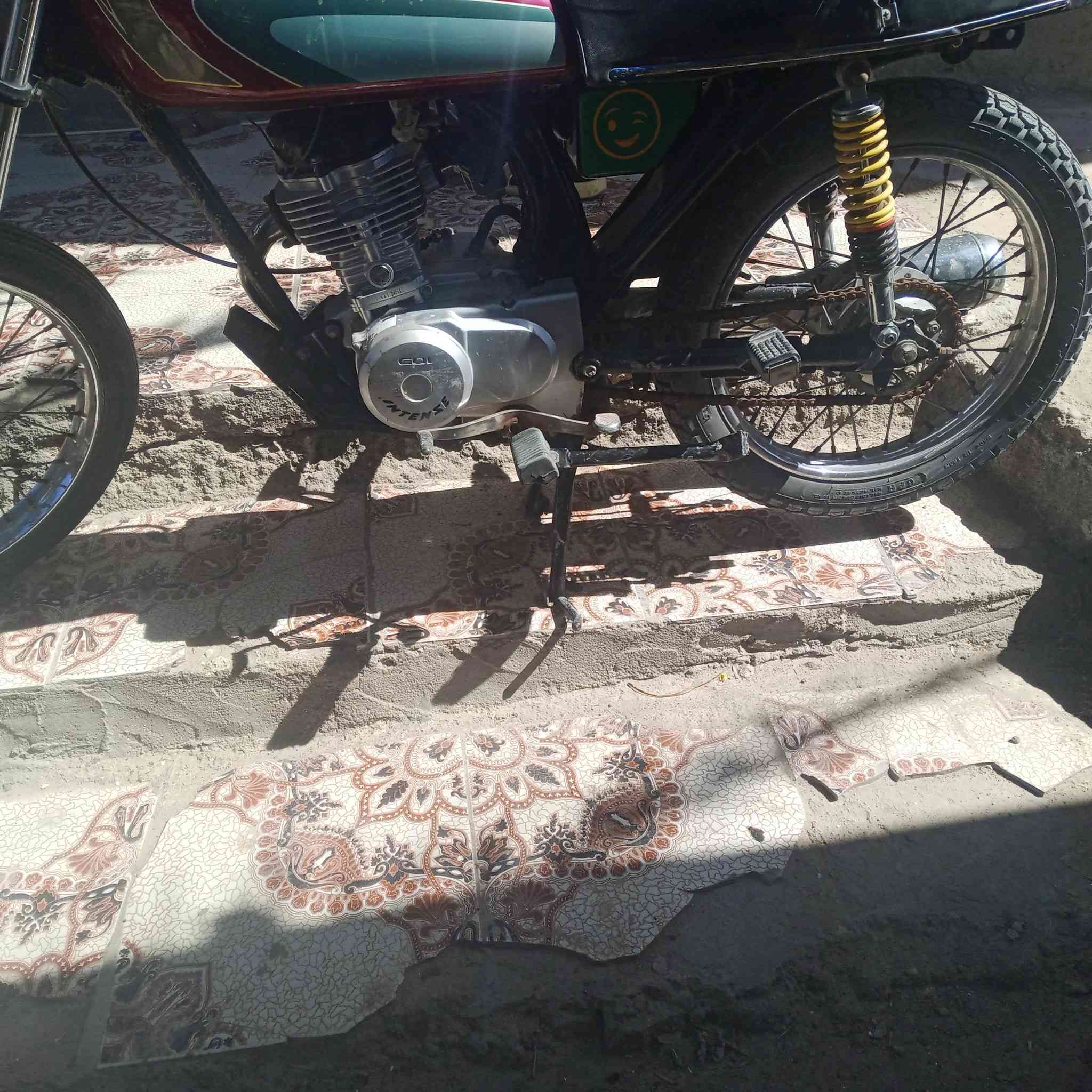 السلام عليكم دراجه انتنس للبيع مكينه ما مفتوه دراجه حلوه ونضيها وكلشي ما ناقصها دراجه ادوات كلك السعر 600وبيها مجال قليل حك جيه المكان البصرة ابو الخصيب  ***********
