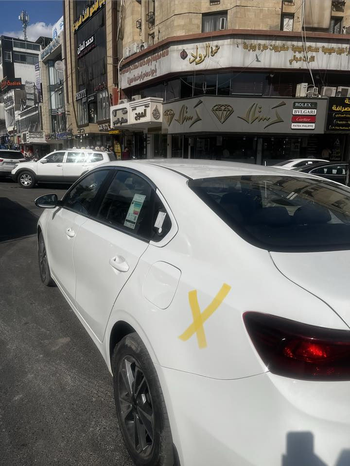 السلام عليكم ….كيا سيراتو خليجي موديل 2024  محرك 2000 كير AT ضمان الشركه الدوليه فول مواصفات 
ماشيه 31 الف 
ويل كب 
فتحه سلايت 
حساسات خلفيه 
شاشه 
مري شفط 
ثلاث أوامر قياده 
السياره بحاله الوكاله برغي واحد ممفتوح بيها 
بيها جاملغ خلفي وباب مبدل والجهه الثانيه ربع جاملغ خلفي مكان السياره بغداد 
***********
