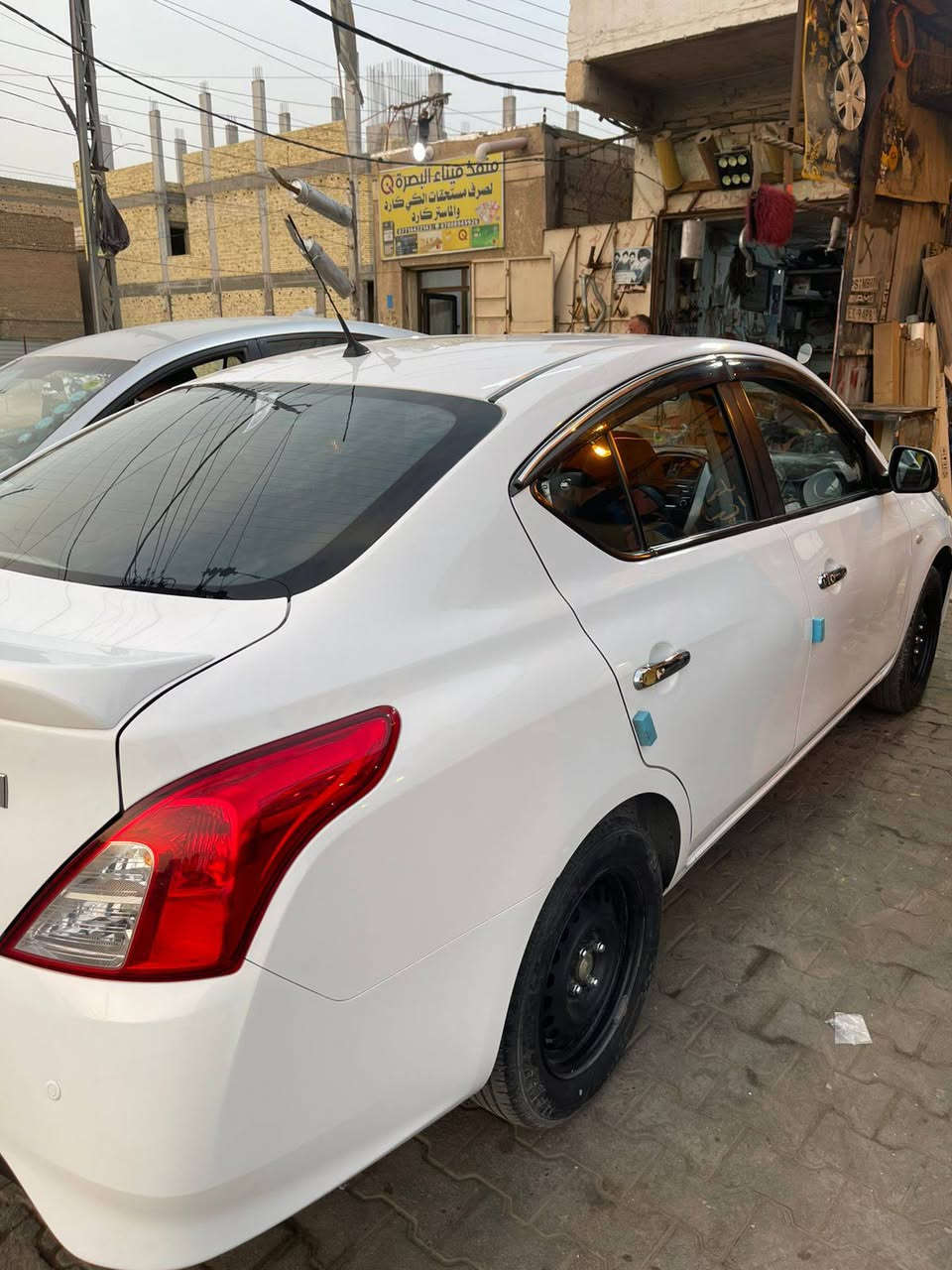 السلام عليكم نيسان سني مديل 23 كفاله عامه بليته زركه خليجي ماشيه 40الف حقيقي السعر 124 رقم الهاتف ***********
