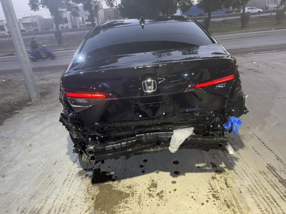 سلام عليكم هوندا سيفيك البيع موديل 2026 وبسعر مناسب وماكو هيج سعر محرك 2000 هايبرد سياره ما شيه 3000 بنيد مبدل باقي على حادث امركيه من الخلف رقم مجاناً السعر 128 سياره فول استفسار على رقم *********** ودعاميه إماميه وياهه مالتهه انطيك وغارض الخلفي هم انطيك تبقه بس سمكره وصبغ
