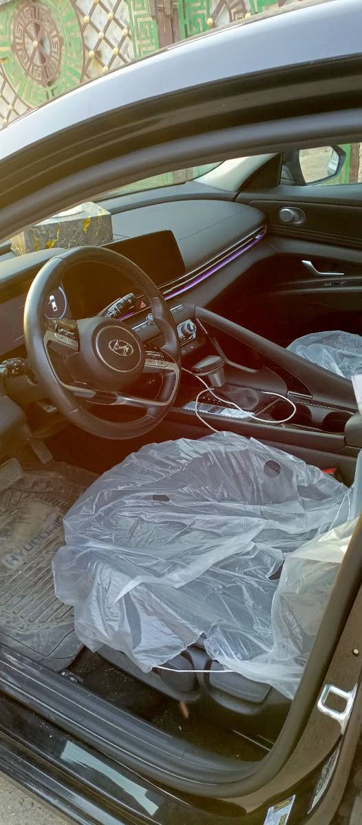 بسم الله 
النترا هايبرد 23
بيها بنيد وجملق مصلحات نفسهن
فول مواصفات 
بااسمي 
السعر 148
وبيها مجال 
***********
