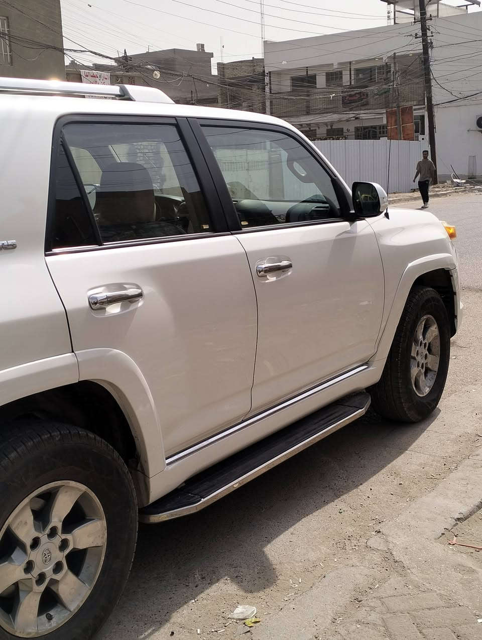 السلام عليكم فور رنر تو ويل موديل 2012 7 راكب مكفولة كفالة عامة من تبديل وصبغ وبارد عدى مكانين بارد صغار موضح ب السونار السيارة كلين تايتل داخلة بدون حادث استيراد مؤسسة فول مواصفات كامرة خلفية حساسات امامي خلفي مؤشر اعطال كشنات تدفئة تبريد + كهرباء وبيها هواي مواصفات لون ابيض ورقم بغداد الجديد ب اسمي  ورجاءً لحد يقارنها بغير سيارة لأن هاي بدوت حادث نهائيا ومابيها قطرة صبغ السعر 233 وبيها مجال  للاستفسار ***********
