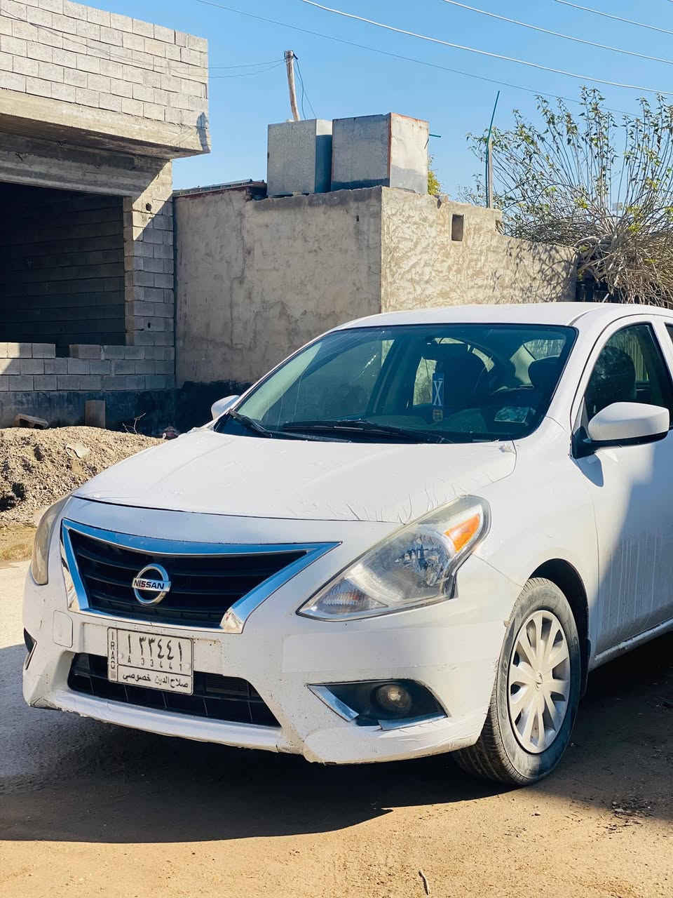 السلام عليكم نيسان فيرسا ١٩ للبيع السياره وارد امريكي بيها قطعتين فقط بنيد وجاملغ المكان الظلوعيه ***********
