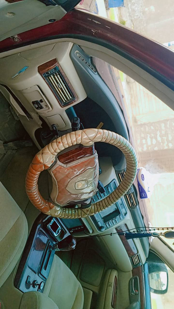 السلام عليكم سياره ملكه كراون اصولي موديل 2001 سنويه لل27 تحويل ثاني يوم سياره دكمتين كرستال موضح كل شي بالفحص مكان السياره ذي قار الناصريه للاستفسار اتصل علئ هاذا الرقم *********** السعر 110 بيه مجال حك الجيه قابل للمراوس
