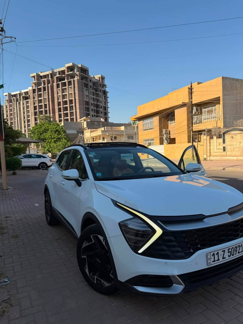 سبورتج للبيع موديل ٢٠٢٥ فول مواصفات وكالة اكدال بنوراما وتغشيل عن بعد وبعد بيه هواي مواصفات السياره نضيفه مال بيت بيه بس بارد بالباب مال السايق السعر ٢٢٨ ورقه ماشيه ١٥ الف المكان بغداد الاعطيفيه شارع الدامرجي رقم الهاتف ***********٤
