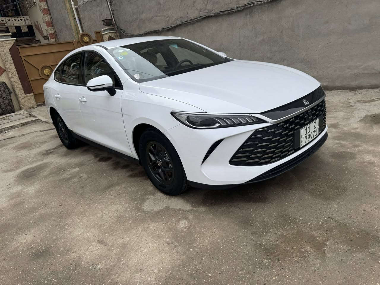 السلام عليكم BYD ٢٠٢٥ مكفوله كفاله عامه من الزلغ السياره جديده ماشيه  5 الاف مكاني بغداد وياها شاحنه اصيله رقم بغداد انكليزي السياره جاهز من كلشي السعر ١٨٣٠٠  وبيه مجال  بغداد اتصل وبخدمتك تحياتي للجميع ***********
