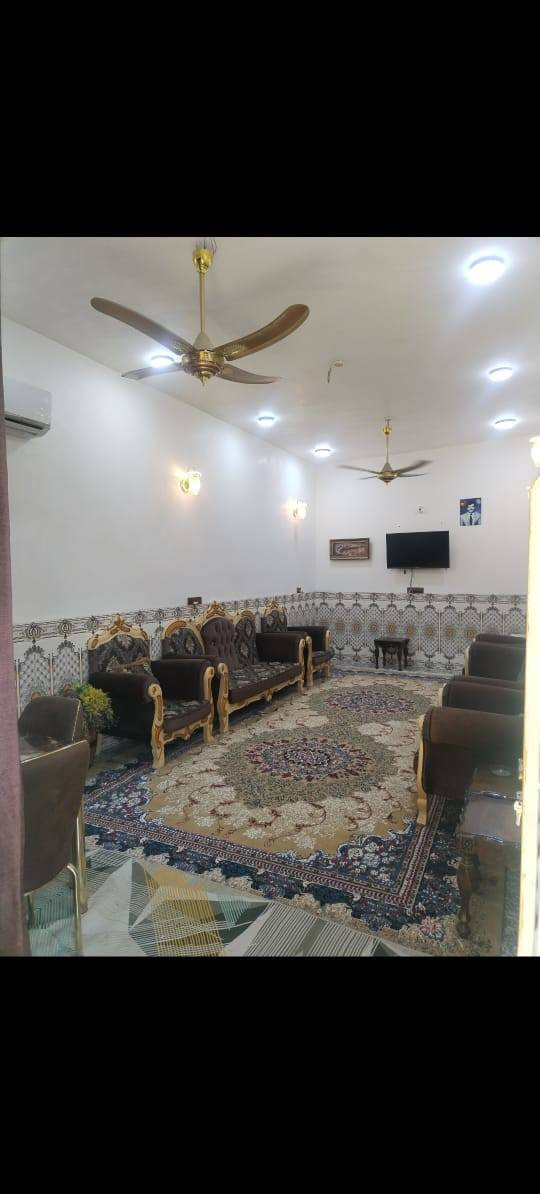 بيت للبيع بحي الغدير 220 متر طابقين ✅ 
طابو زراعي سند 25 
خلف شارع الجنابيين 
ــــــــــــــــــــــــــــــــــــــــــــــ 
أساس بوكس
 بناء طابوق 
سقف صب 
خريطة مميزه للبيت 
البناء والمواد المستخدمة في البيت درجة أولى ✅ 
ـــــــــــــــــــــــــــــــــــــــــ
الطابق الأول
غرفتين وصاله استقبال 
مطبخ حار وبارد 
مجمع صحي داخلي وخارجي 
منور 
حديقة كراج للسيارة
أرضية بورسلين درجة أولى 
༺༺༺༺ ༻༻༻༻
الطابق الثاني 
غرفتين
 صاله 
مجمع صحي 
ــــــــــــــــــــــــــــــــــــ 
السعر 190 وبيه مجال بسيط للشراي ✅
ـــــــــــــــــــــــــــــ꧁꧂ ــــــــــــــــــــــــــ 
للأستفسار أكثر مراجعة 
#مكتب_محمد_الجبوري لبيع وشراء عقارات القاسم والمقاولات العامة والتصاميم الهندسية 
#المكتب_مجاز_رسمياً والمكاتبات رسميه لضمان حقوقكم ✅ 
#عنوان المكتب شارع الجديدة مقابل مدرسة الزهراء مجاور اسواق نمبر ون 
***********  📲 
***********  📲
