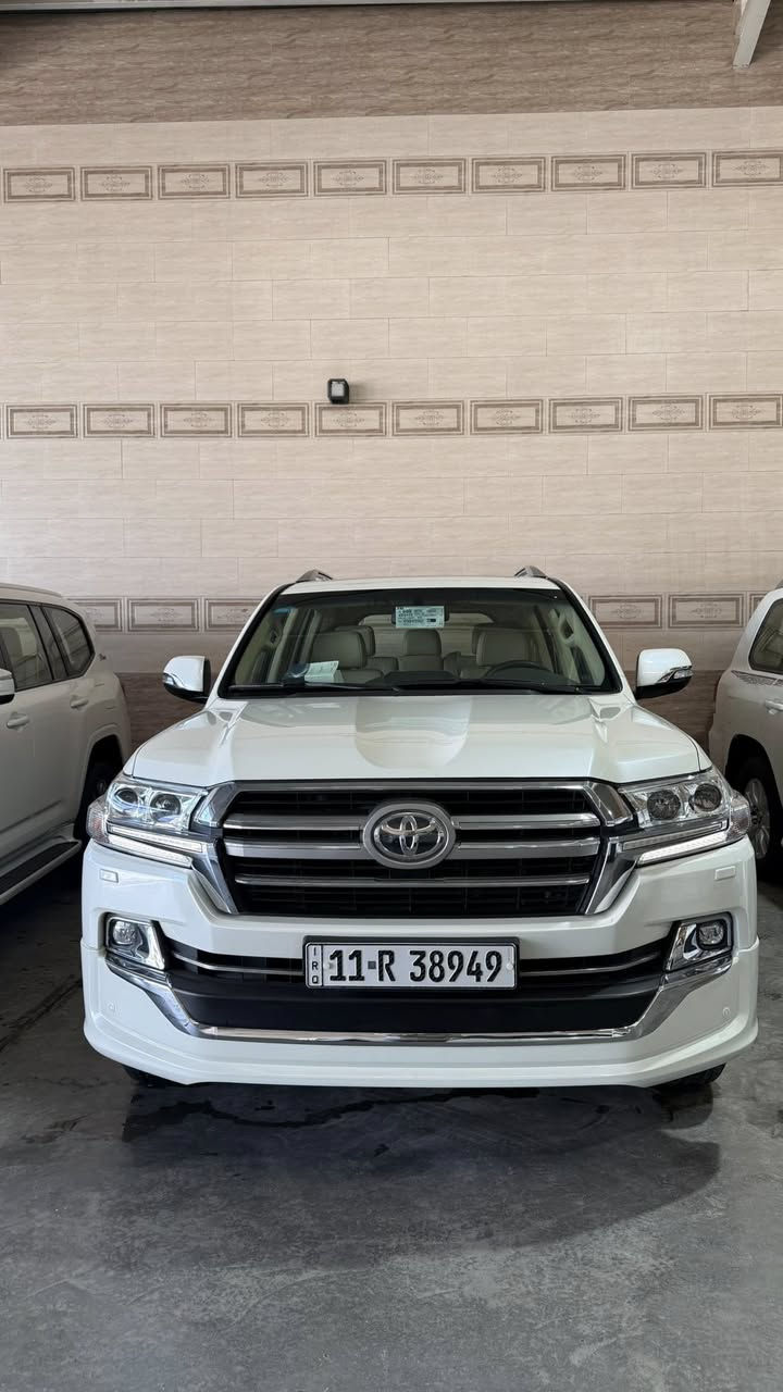 السلام عليكم 
لاندكروز 2017 بريم اصل 
ماشية 92 الف حقيقي 
السيارة جديدة جداً 
كراسي كهرباء 
فتحة سقف 
شاشة 
DVD 
لايت LED 
بك لايت LED 
دبل ماوس 
تحكمات ستيرن 
حساسات امامي خلفي 
مري شفط 
ثلاجة وسطية 
6 سلندر 

السعر : 47,500 الف دولار وبيها مجال 

***********
