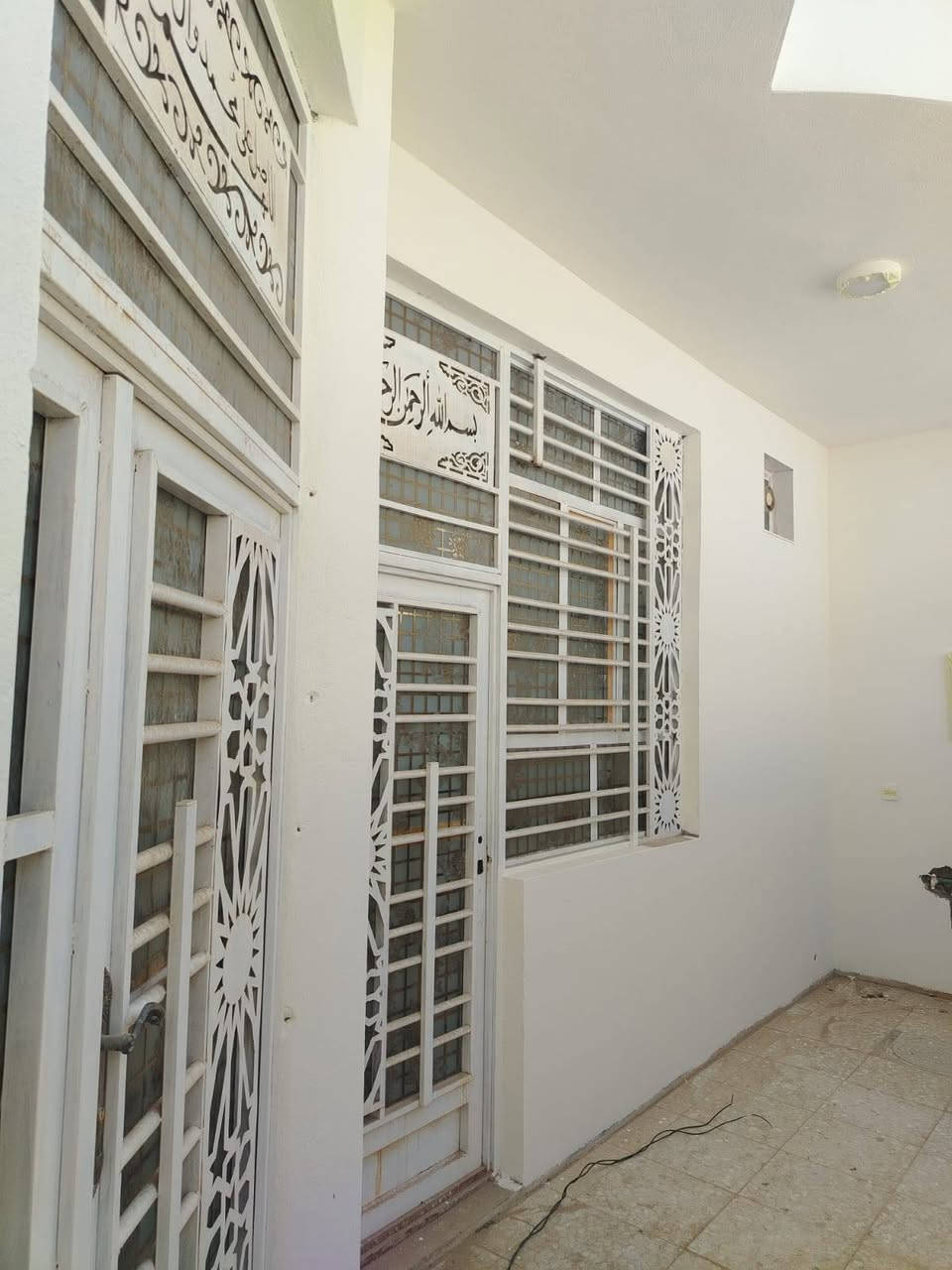 للبيع بيت بمساحة ١٠٠ متر في منطقة بوبيات عمود ٩٨
5 بيت عن شارع موقع مميز  واجه ١٠ متر ونزال ١٠ بناء حديث تفاصيل أكثر *********** بسعر جدا مناسب ملاحظه البيت جديد وغير مسكون بناء طابوق
