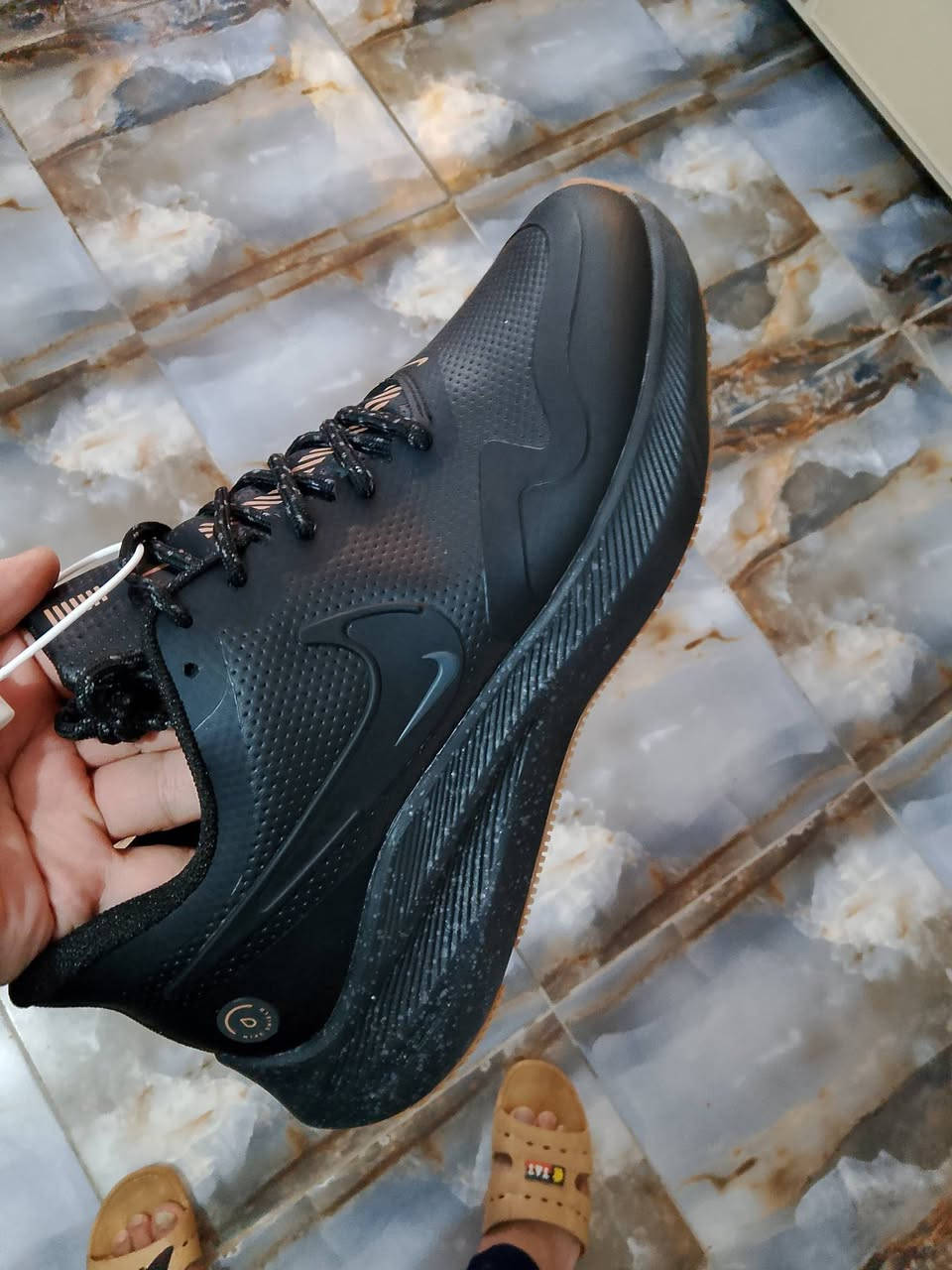 سلام عليكم 
نايك اصلي فول
جمله و مفرد 
قياسات من 40 لحد 45
مكاني بغداد 
***********
