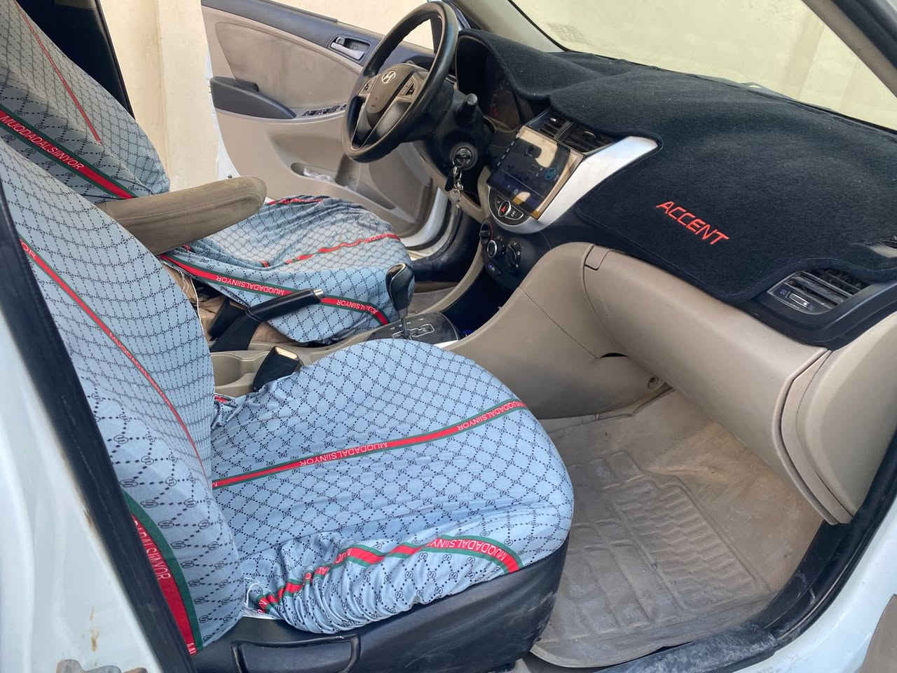 السلام عليكم اكسنت 2016 خليجي مكينه 1400مبدل بنيد وتعديل بارد بلجنطه وجاملغ يحتاجله صبغ مع الدوسه ماشيه 180 كيلو متر واكو مشكله بكانترول الكير ب 70 وبيها مجال لاستفسار لاتصال على *********** مكانها بابل
