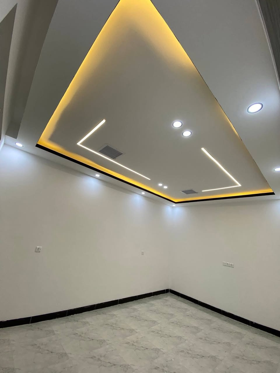 أعلان  أعلان 1420
مكتب النسور ***********
يوجد لدينا دار للبيع المساحة 100متر
طابق ونص 
#السعر97مع المجال 
الموقع قرب جامع الراشدين الاستفسار مراجعة مكتب النسور حولي حي العسكري قرب قاعة بسطملي والفرع الثاني سايدين كوباني
