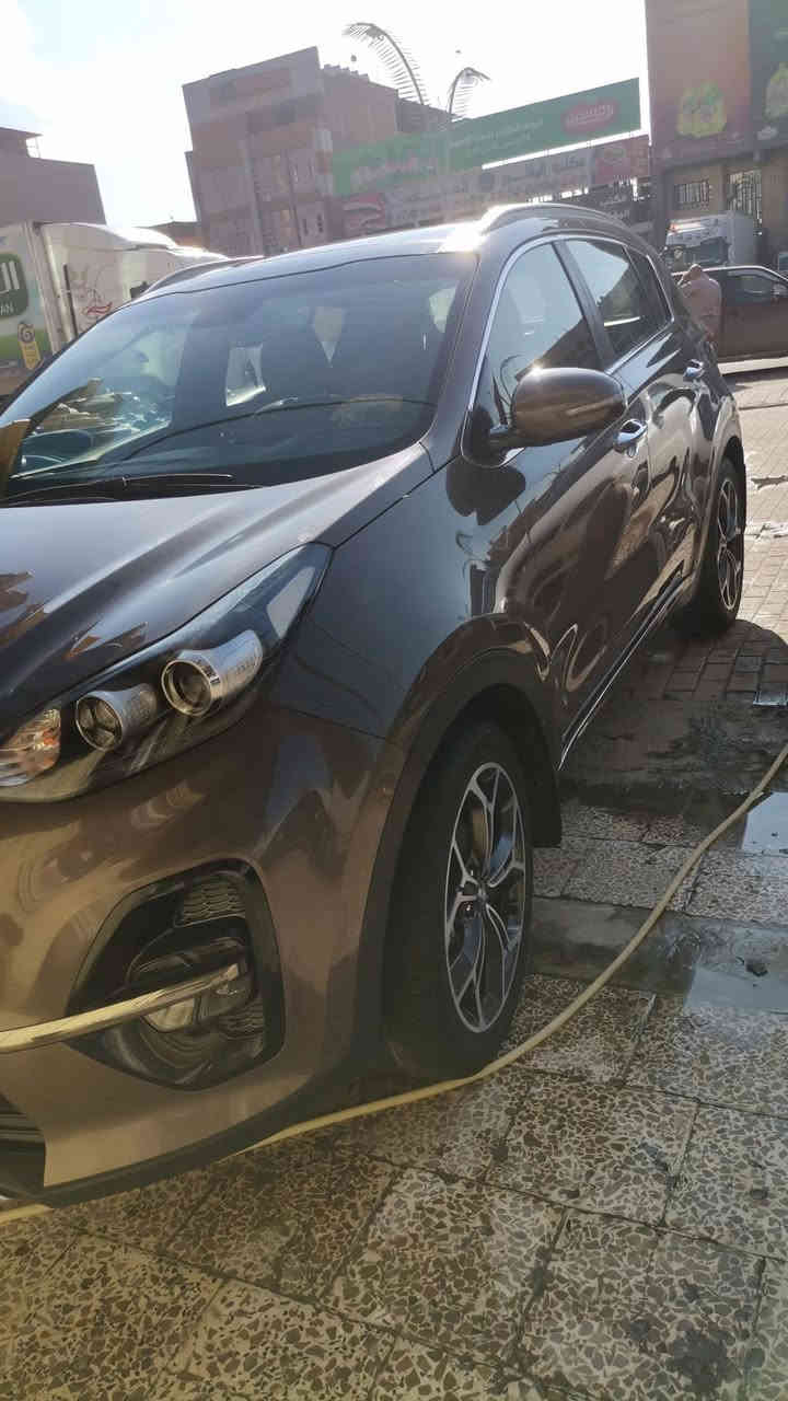 السلام عليكم سبورتج موديل ٢٠٢٠GT     الشركه الدوليه العراقيه رقم بغداد 
السياره فول مواصفات ١ع١ 
بنرامه
بصمه ترحيب 
كشنات جلد تدفئه تبريد
حساس أمامي خلفي 
ويل كب ١٩
اريل نفكيتر
كامره دواره
حساسات ضغط الإطارات 
نضام مانع انزلاق
نضام نزل المنحدرات
اشاير بل مري 
مخرج منفذ طاقه
وباقي مواصفات الفول جي تي لاين مكفوله كفاله عامه وصور السونار بلمنشور
السعر ٢١٠ بغداد ***********
