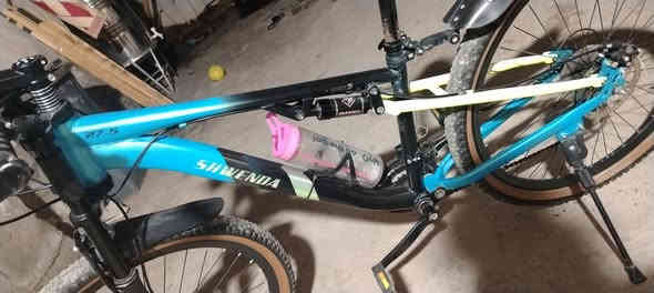 سلام عليكم للبيع ماركه ماعرف بيهن اكتب اسمه عل كوكل وشوف سعره 250 دولار اني عارضه 150 وحجم 27 ونص المكان بوم الشام قرب القوس ***********
